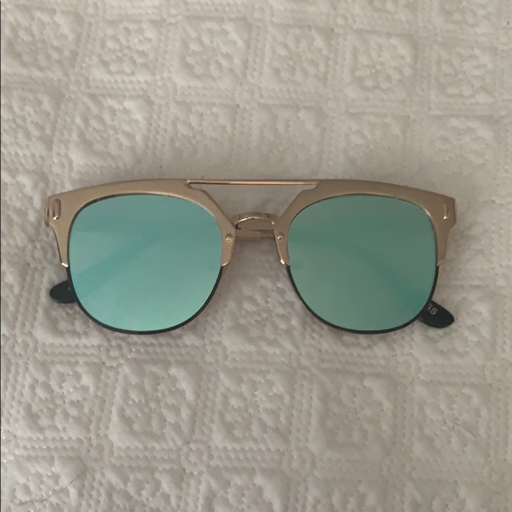 Mirrored sunglasses
